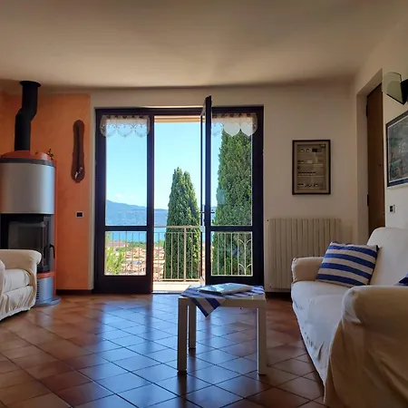 Garda Sunshine Apartment